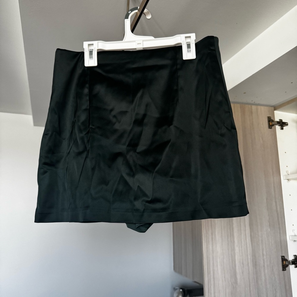 Abercrombie & Fitch NWT Scarlett Satin Sculpt Mini Skort Deep Green Medium - Picture 8 of 10